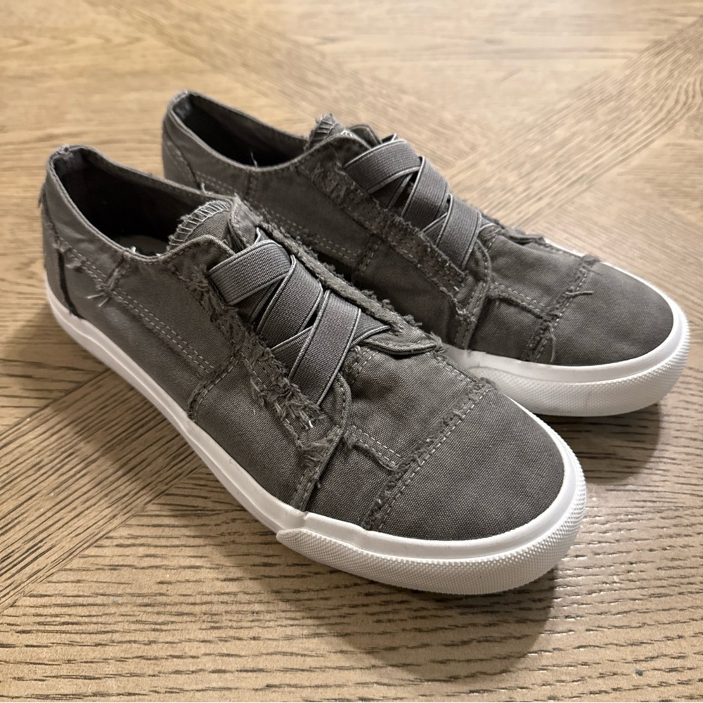Blowfish Malibu Women's Marley Sneaker S630. 9